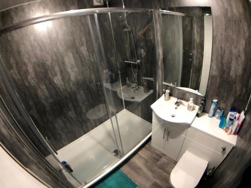 NEW Super 2BD Flat near Dalkeith Town Centre in Делкейт