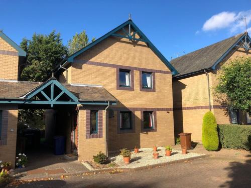 NEW Super 2BD Flat near Dalkeith Town Centre in Делкейт