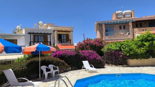Eva Gardens corner house with stunning garden and huge swimming pool next to CORAL BAY, Peyia (photo 8)