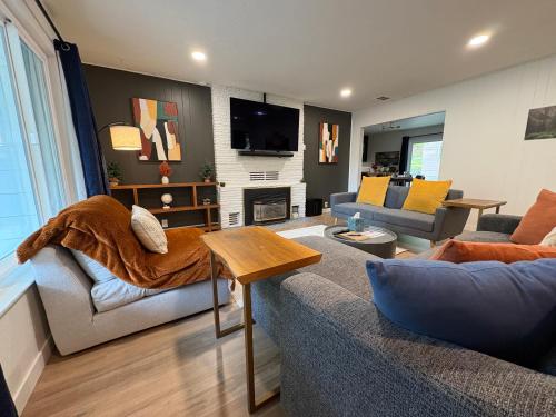 Downtown-Pool,Firepit,Trees, WFH-No gate fee like PML in Groveland (CA)