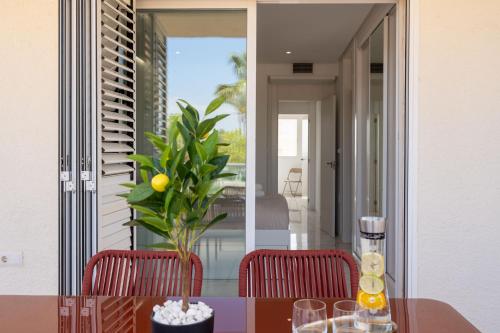 陽台/露台, Luxe appartement met jacuzzi, uitzicht & zwembaden in 福恩泰阿拉莫