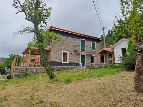 Зовнішній вигляд готелю, Villa with panoramic views at Minucciano ! in Мiнучанно