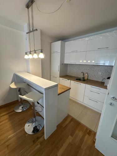 Sleek Apartment near Center in Obilic