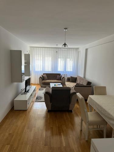 Sleek Apartment near Center in Obilic