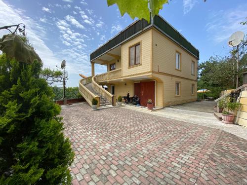 The Bondo's Villa – khách sạn tại Bobokvati Beach