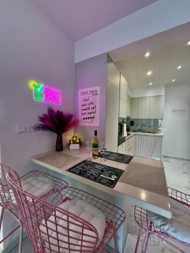 Kitchen, Colorful Vibes&Jacuzzi Nights Sunny Escapes Cyprus in Polis