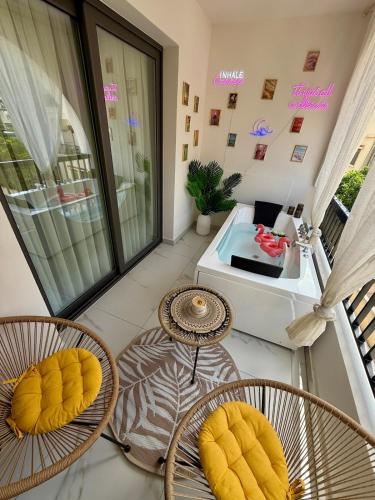 Hot tub, Colorful Vibes&Jacuzzi Nights Sunny Escapes Cyprus in Polis