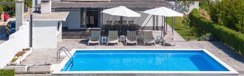 3 bedroom apartment with private pool, Split