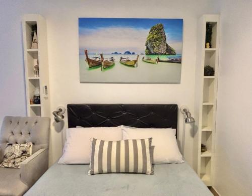 One-Bedroom Apartment image 4