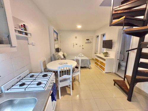 One-Bedroom Apartment image 1