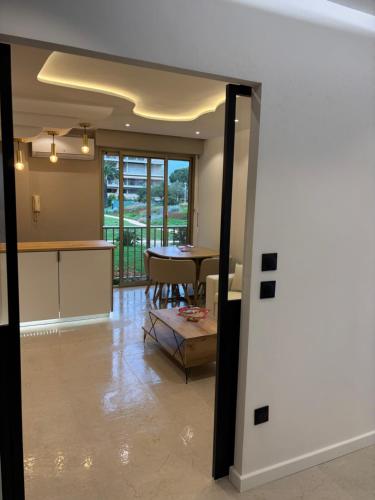 2 pieces centre Juan moderne avec piscine tennis in Le Fournel