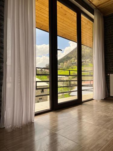 Ninama in เมสเตีย