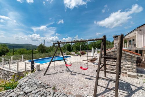 Villa Žuža (Villa Zuza) in Bristivica