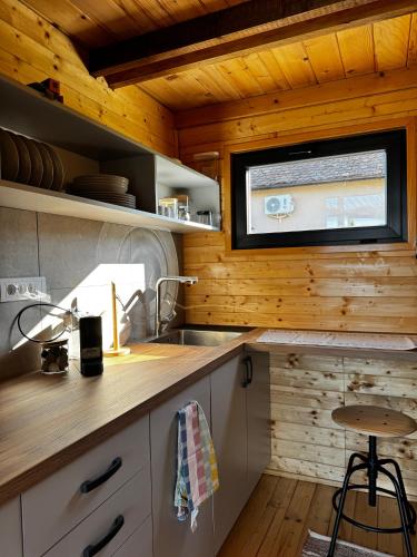Šarena A-frame kuća sa bazenom (Sarena A-frame kuca sa bazenom) in Osečina