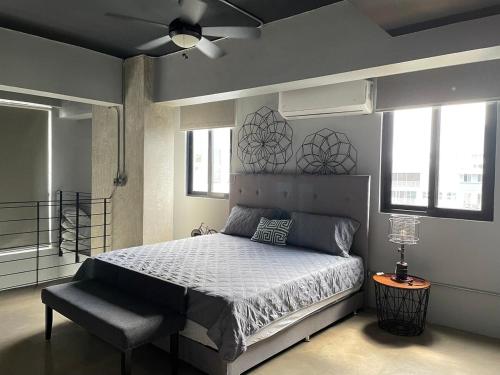 PH Loft 3floorsPrivate Jacuzzi n terraceKingbed - image 2
