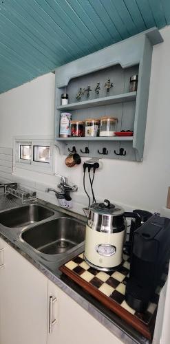 Kitchen, A country house in the city in Petah Tikva