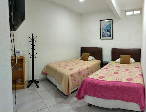 2 twin beds