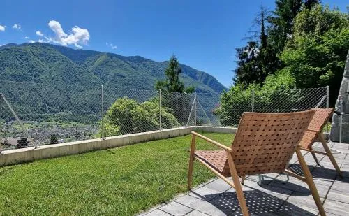 Mi&Ti bilocale con vista panoramica in Roveredo, Schweiz