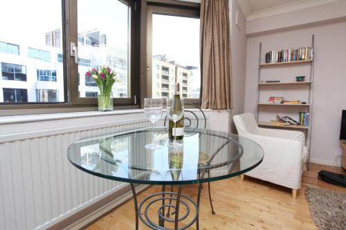 Tower Bridge Apartment - image 12