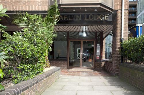 Tower Bridge Apartment - image 6