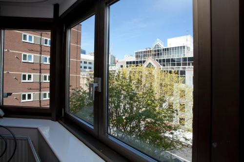 Tower Bridge Apartment - image 10