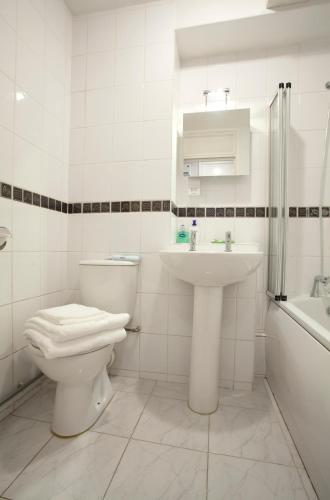 Tower Bridge Apartment - main image