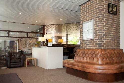 Tower Bridge Apartment - image 3