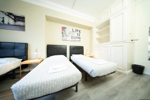 Wow Hostel Barcelona - image 7