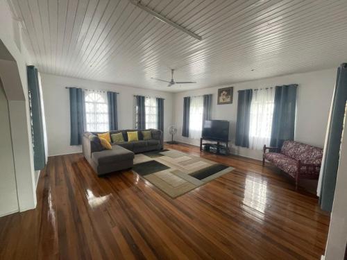 Five-Bedroom House image 10