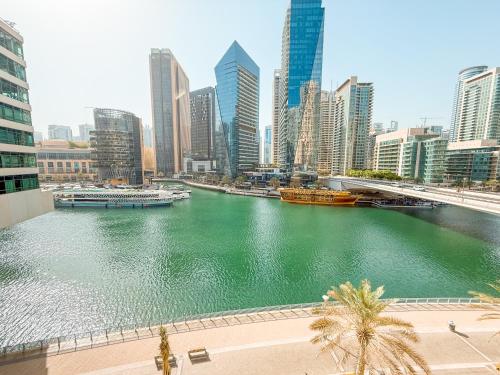 Dubai Marina Promenade 1BR Apartment with Pool near JBR, Dubai (Foto 3)