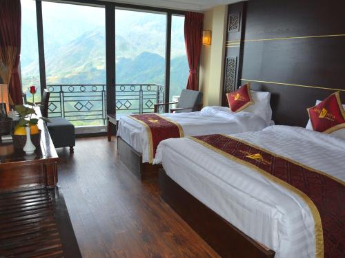 Triple Room with Mountain View