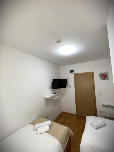 2 twin beds
