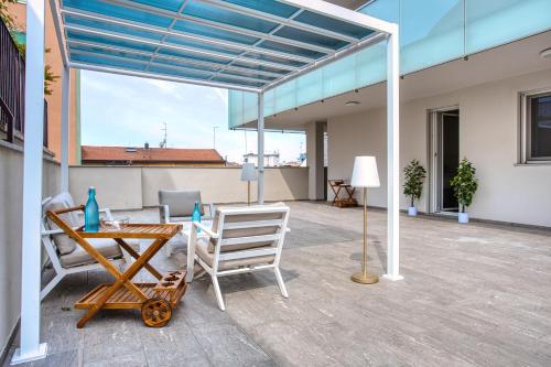 Just Urban Stays - Modern 1-BR Flat with 90 sqm Terrace - M4 Tolstoj, Milano