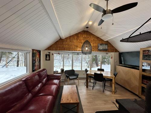 Le refuge de la petite rivière (Le refuge de la petite riviere) in แซ็ง-มาทิเยอ-ดู-ปาร์ก (QC)