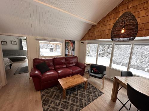 Le refuge de la petite rivière (Le refuge de la petite riviere) in แซ็ง-มาทิเยอ-ดู-ปาร์ก (QC)