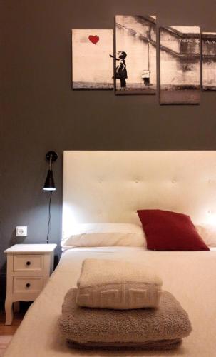 Small Double Room with Shared Bathroom image 4