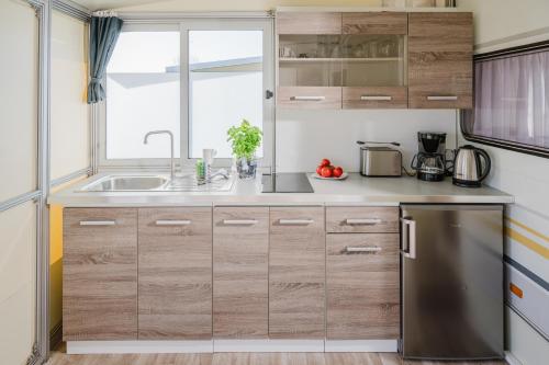 Kitchen, TiBu - Mietwohnwagen Fehmarn in Fehmarn