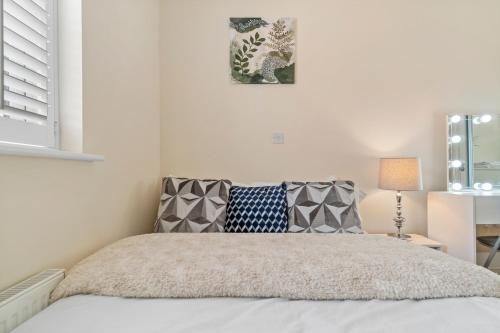 3 Bed - Sleeps 7 - Hot-Tub - Free Parking - Location saisonnière - Hornchurch