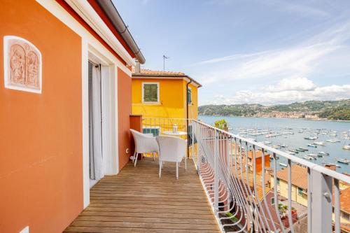 Penthouse-sea view terrace in the historic center