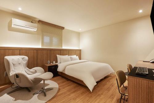 VANE HoTEL Room Type - Deluxe Double Room
