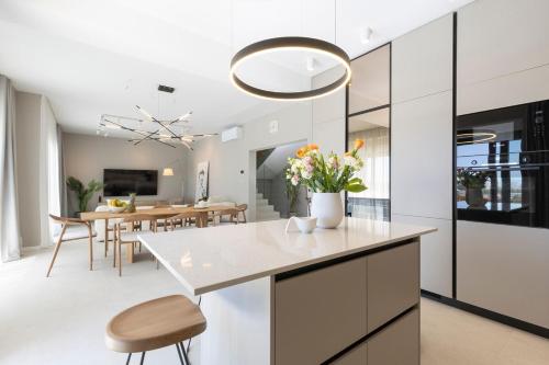 Terra House Luxury Living Between Mountain & Sea in Zrnovnica