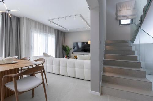 Terra House Luxury Living Between Mountain & Sea in Zrnovnica