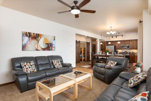 Trailhead 211 shared hot tub in וינטר פארק(סי או)