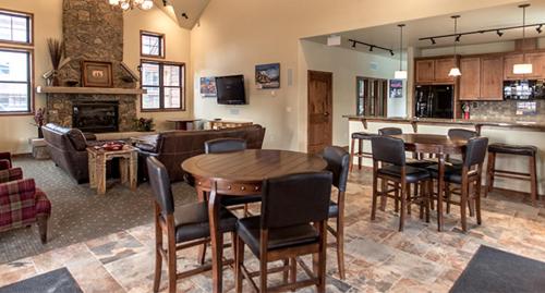 Trailhead 211 shared hot tub in וינטר פארק(סי או)