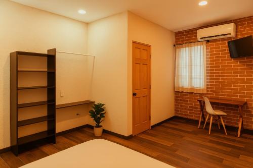 Deluxe Queen Room image 10