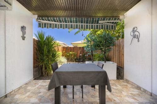 บริการและสิ่งอำนวยความสะดวก, Fare Kenzo 1 in ปิแร