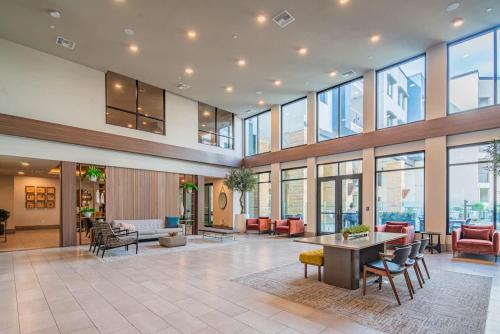 Kierland Commons, Private Rooftop, TPC Golf, Pool, Gym - Tap to explore photos
