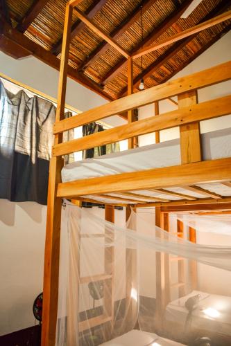 6 twin beds