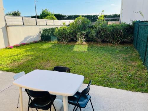 Maison entière à l'orée de Valence -L'orchidée- Île parc Girodet (Maison entiere a l'oree de Valence -L'orchidee- Ile parc Girodet) in บรูก์ เลส เวลอง