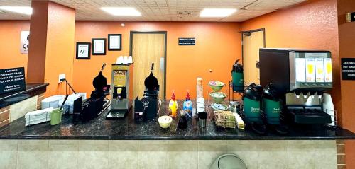 Quality Suites San Antonio - image 3